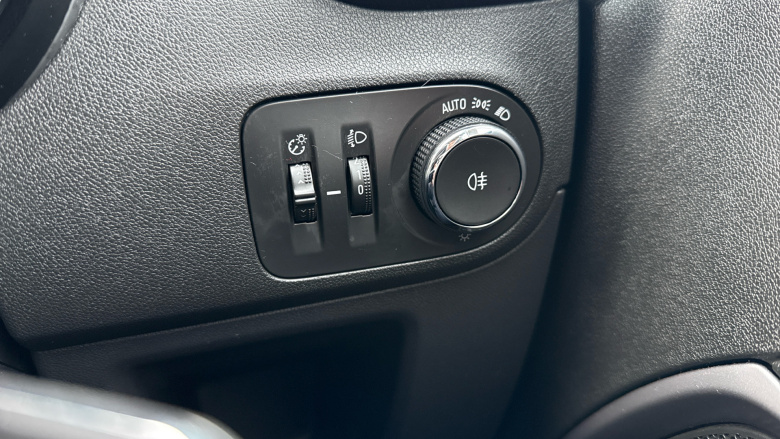 Vauxhall Crossland 1.2 Design 5dr Petrol Hatchback